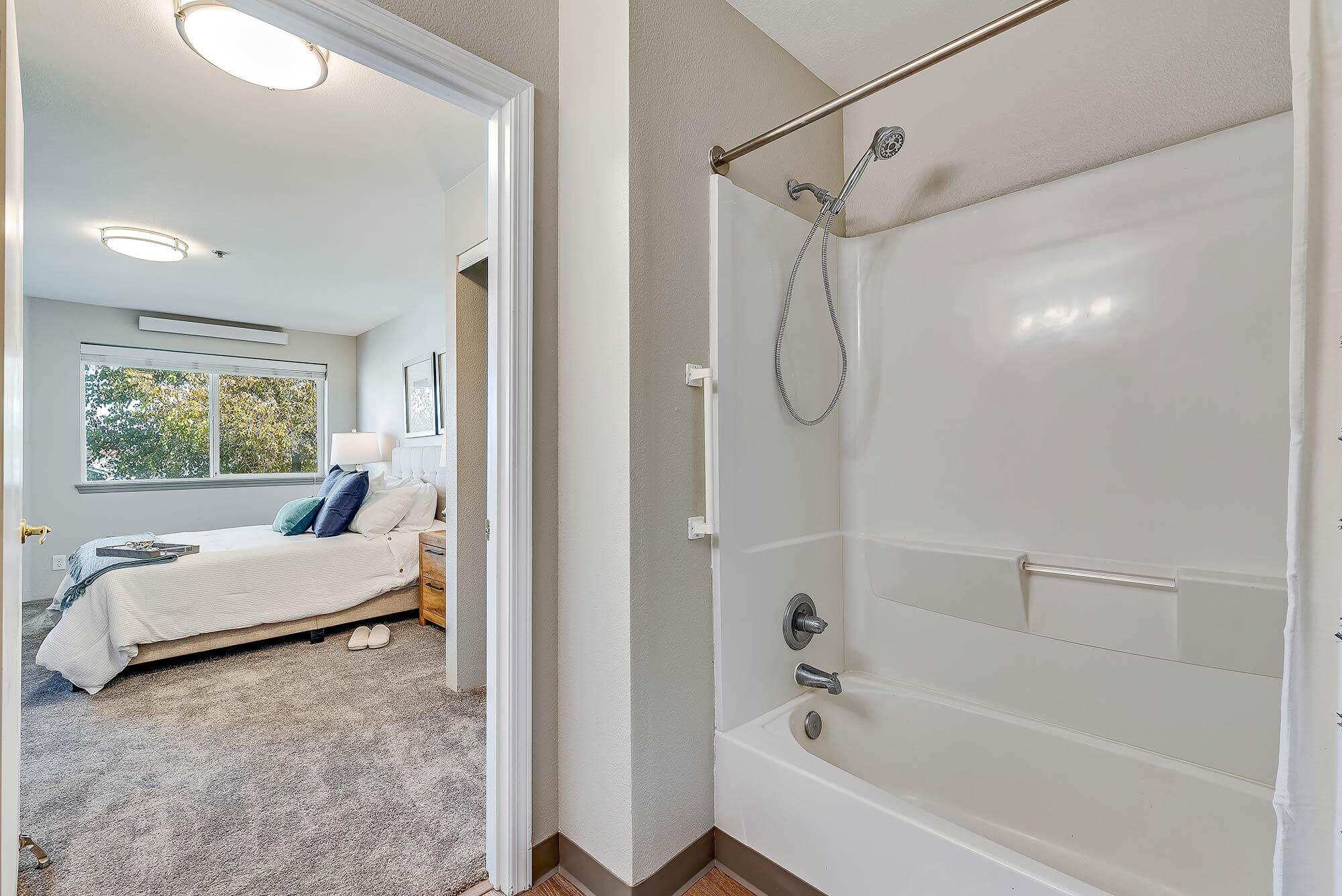 Apartment-bathroom-bedroom_The-Remington-1