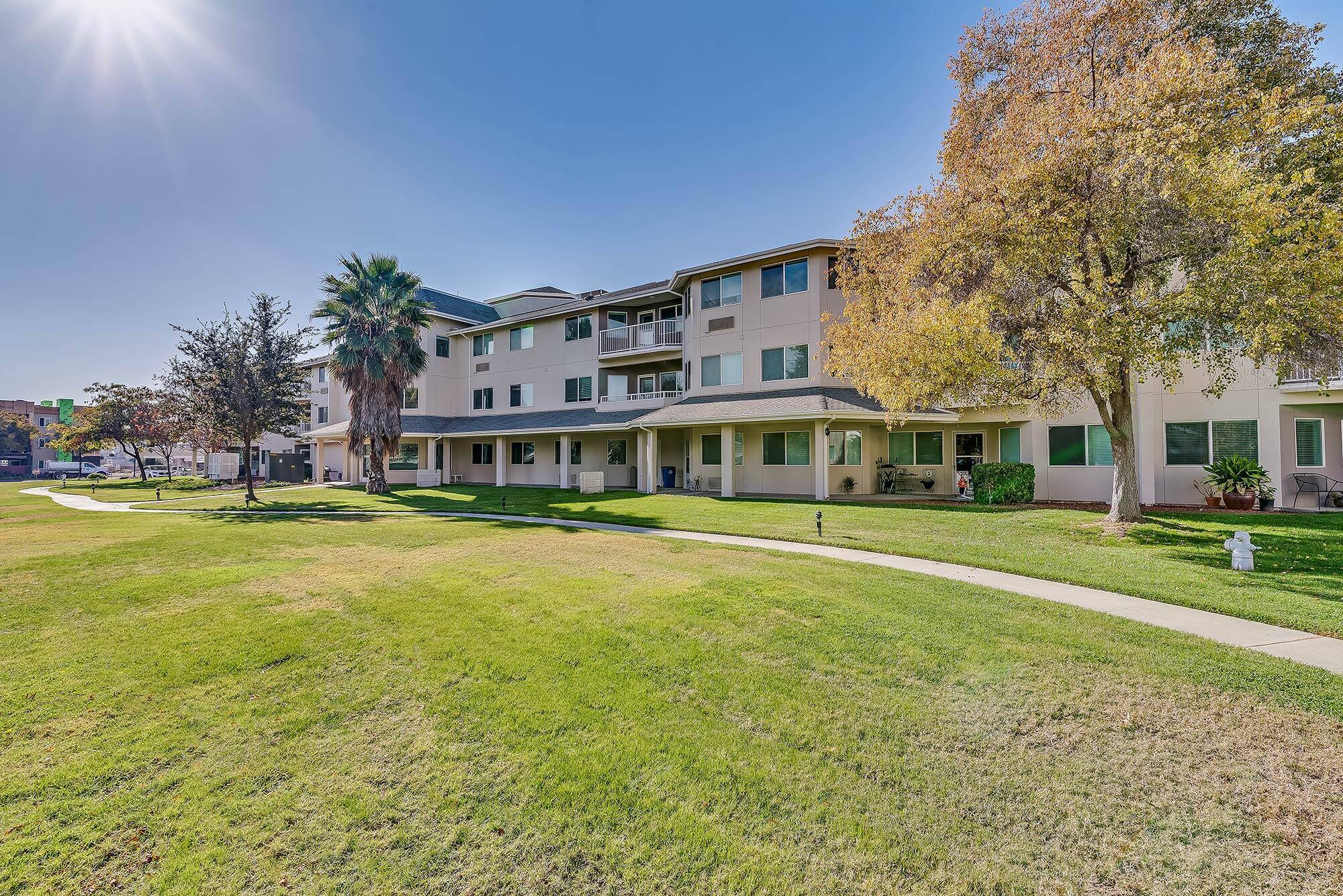 Outdoor-walkway_The-Remington-3-1